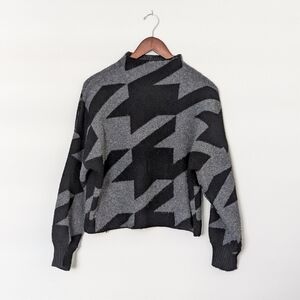 Evereve Brielle cropped geometric print, mock neck sweater